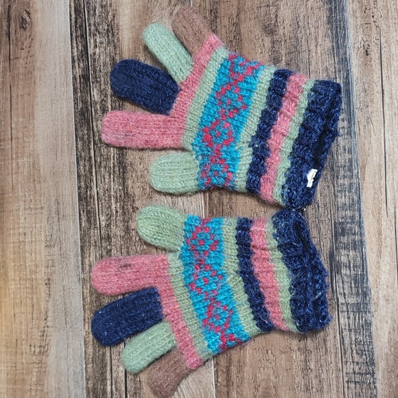 Wool Gloves Handmade in Nepal - Picture 2 of 9